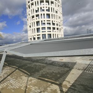 imagen desde arriba de la estructura tensada para aparcamiento